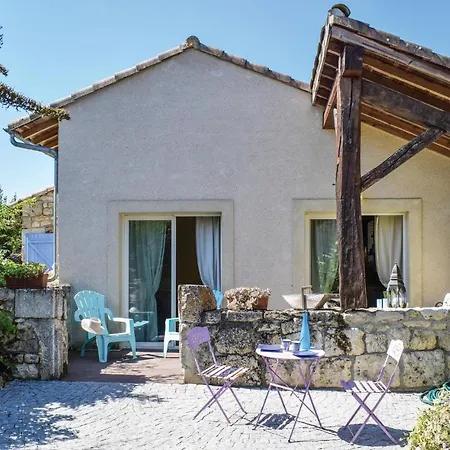 Prázdninový dům 1 Bedroom Awesome In Sembas