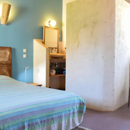 1 Bedroom Awesome In Sembas